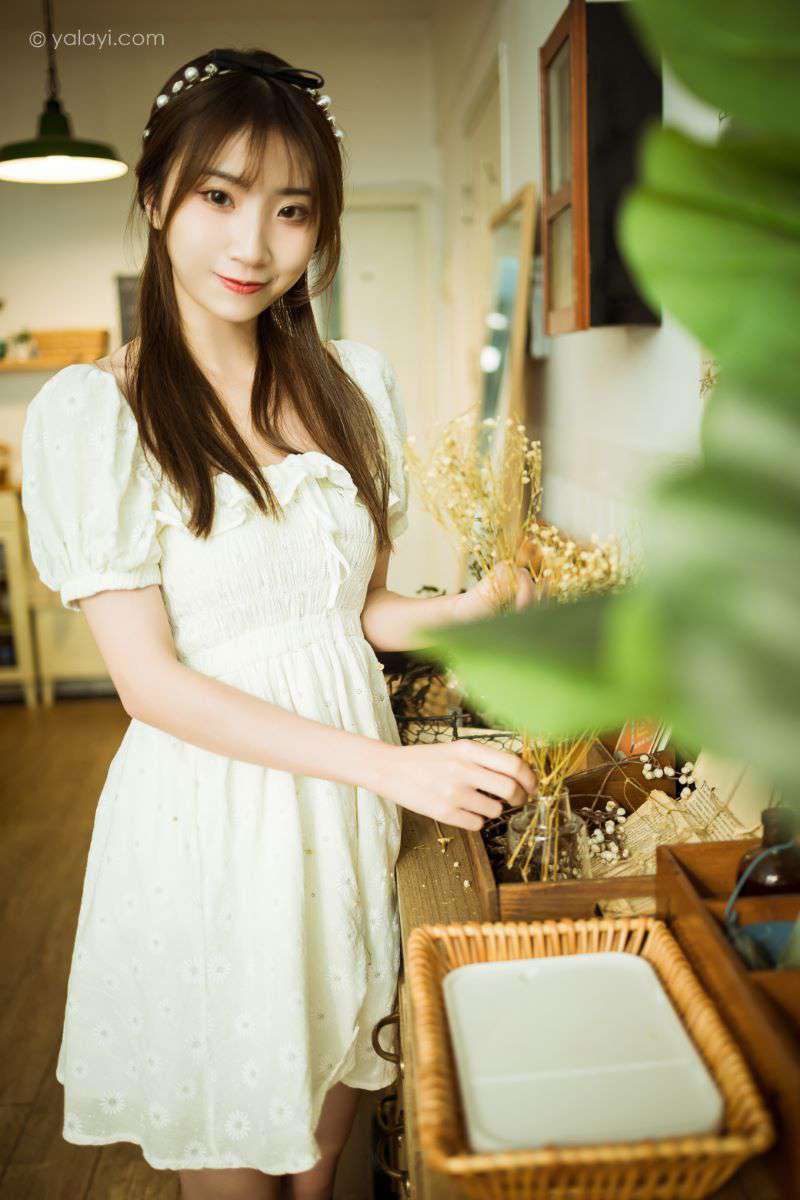 [YALAYI雅拉伊] 2020.11.16 No.726 甜美女友爱花艺 小乔 [34P/349MB]