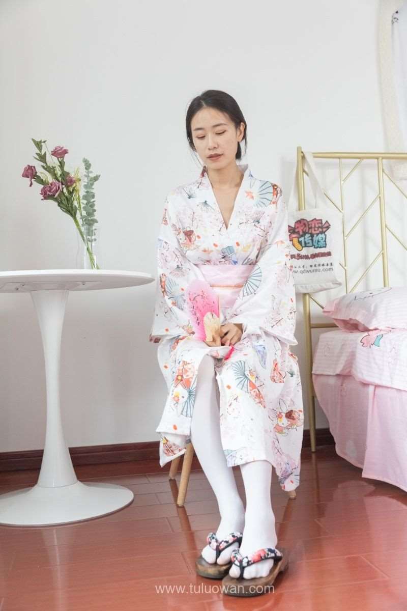 物恋传媒 NO.951 菜菜-樱花公主 [135P/1V/2.98GB]