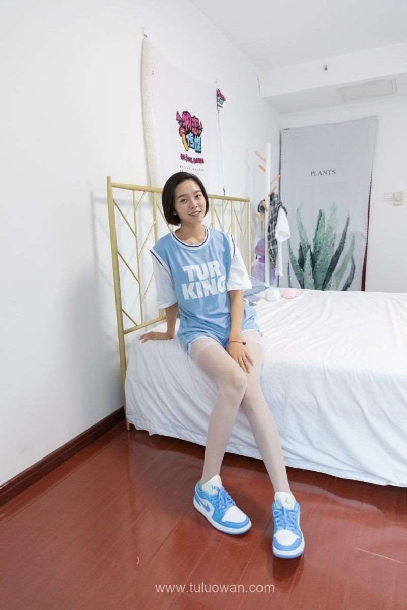 物恋传媒 NO.947 小飞-记忆里的诗 [132P/1V/3.23GB]