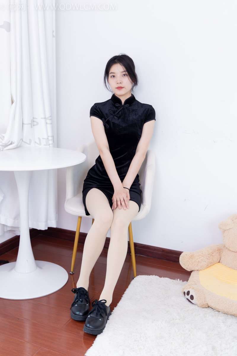 物恋传媒 NO.1609 茯苓-墨兰如烟 [157P/1V/3.91G]