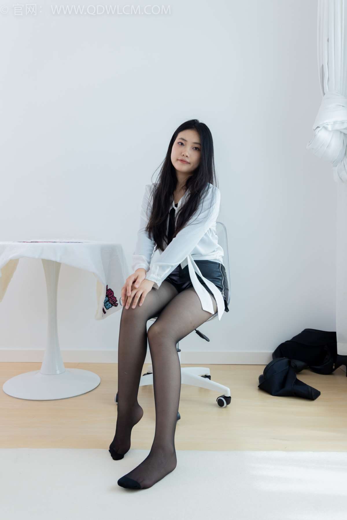 物恋传媒 NO.1690 香香-随心自由 [155P/1V/3.53G]
