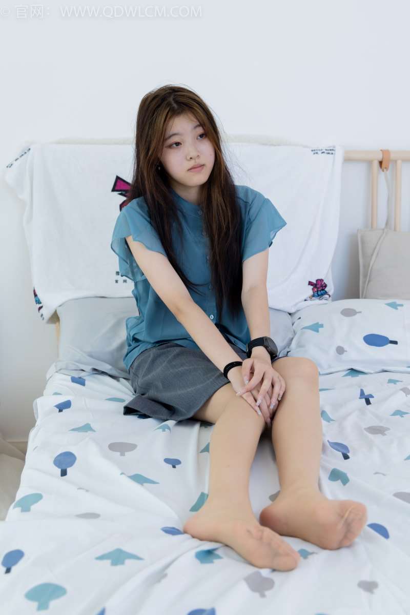 物恋传媒 NO.1682 小谨-穿透湖底的月 [155P/1V/6.10G]