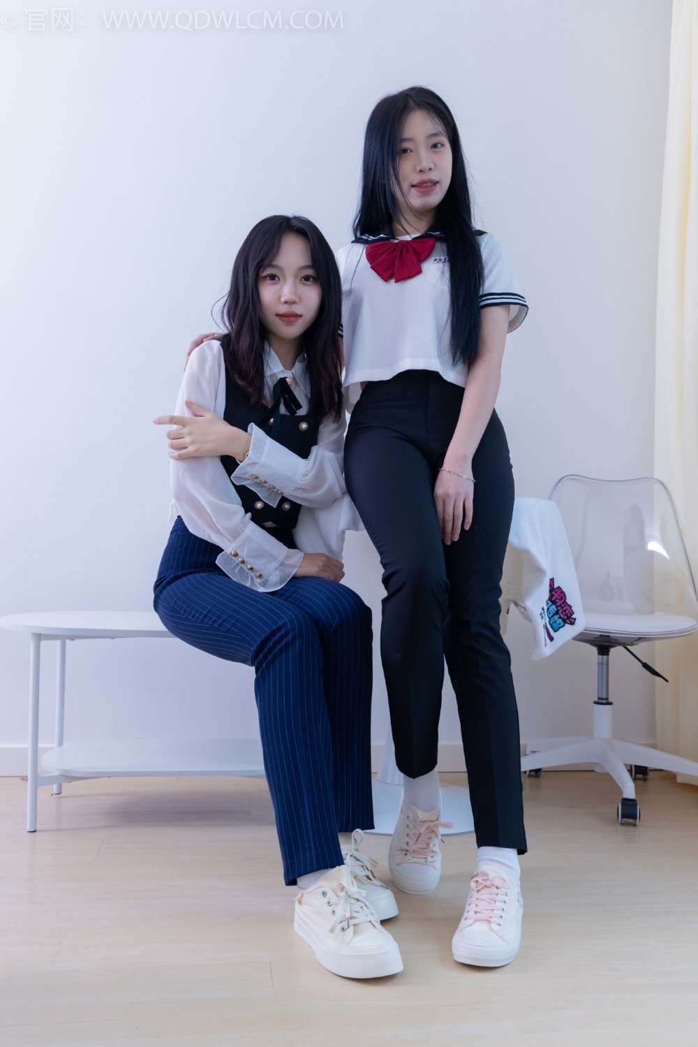 物恋传媒 NO.1835 纱纱&小谷-微风拂过 [195P/1V/6.89G]
