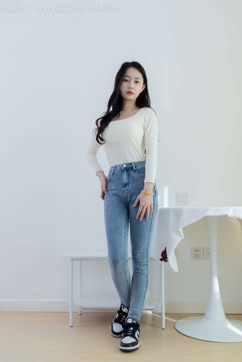 物恋传媒 NO.1861 美兔-放纵的滋味 [270P/1V/6.52G]