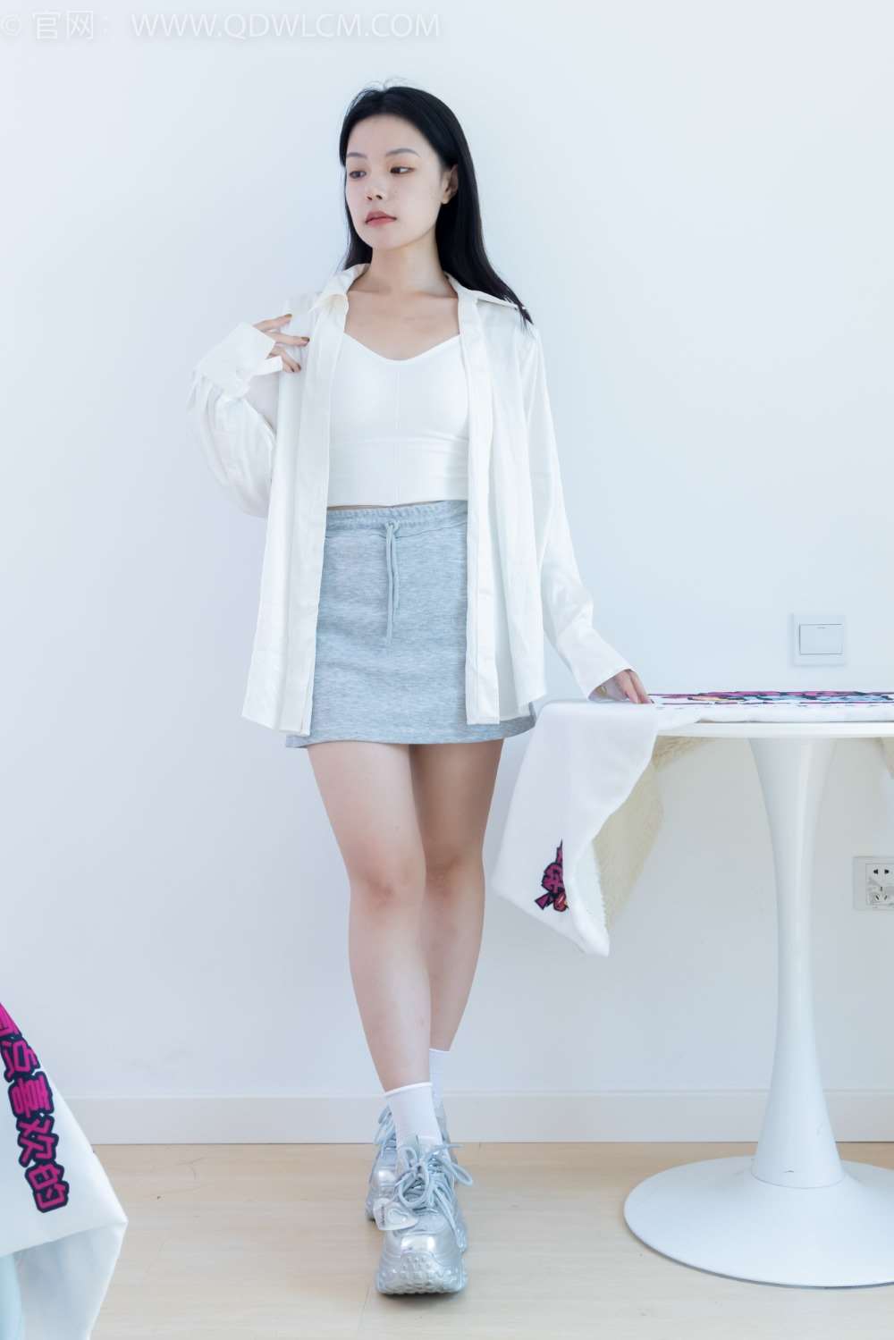 物恋传媒 NO.2051 舒舒-一地白雪 [150P/1V/3.95G]