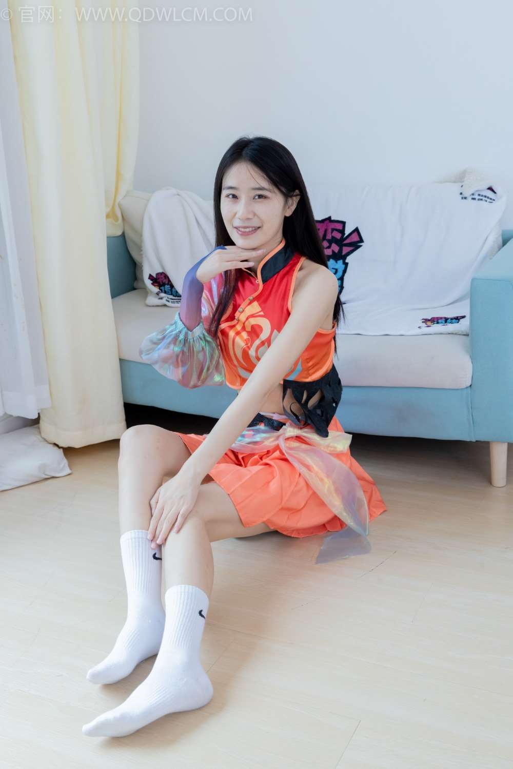 物恋传媒 NO.2050 菜菜-枫叶黄 [150P/1V/4.51G]