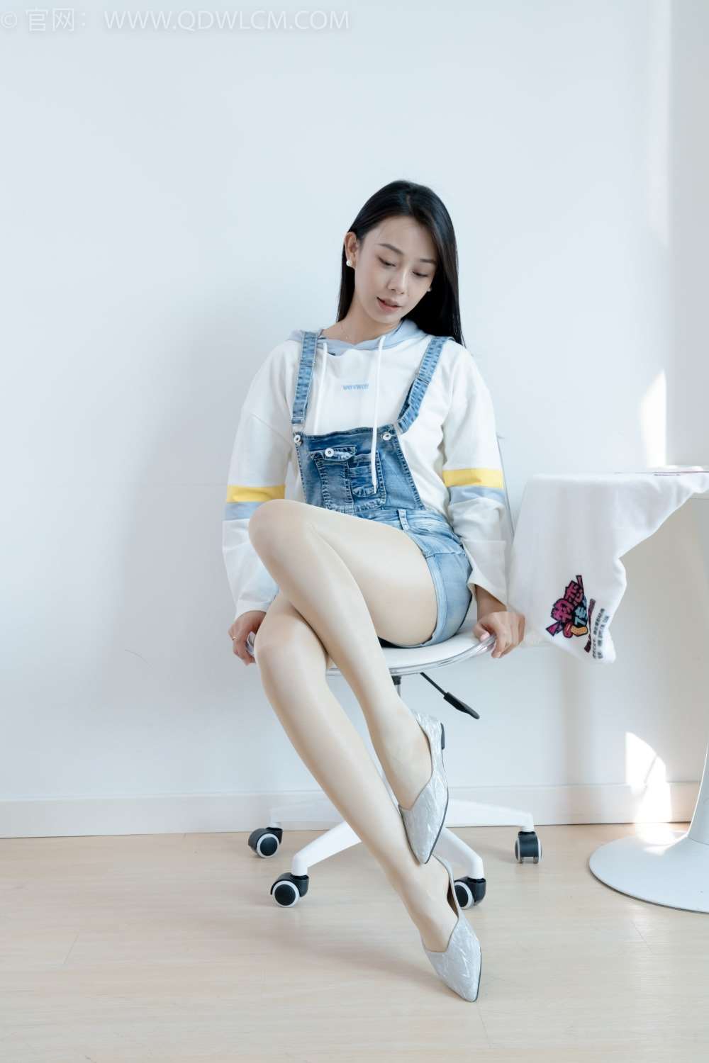 物恋传媒 NO.2173 兰兰-初秋的街头 [165P/1V/5.16G]