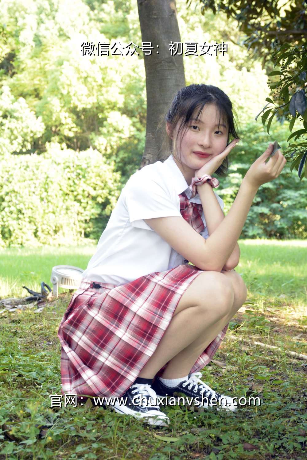 [初夏女神] NO.091 安妮~【草莓色JK】这款JK套装搭配匡威帆布鞋也挺好看 [140P/1V/5.98G]