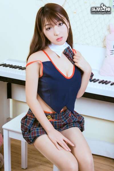 [头条女神]2017-01-29 郭忆然纯白丝袜写真[25P/231MB]