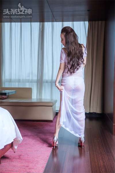[头条女神]2017.08.14 女神降临 美纳子 [16P/151MB]