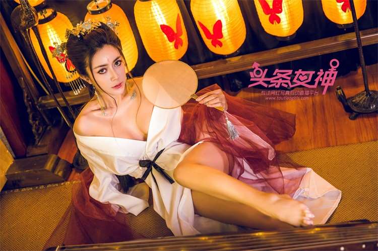 [头条女神]2017-11-22 当代女帝 萱宸 [14+1P/158M]