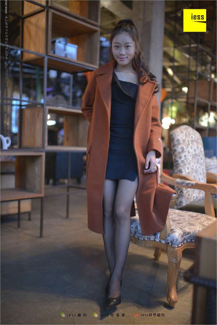 [IESS异思趣向] 2018.03.20 丝足便当209：《小黑妞的黑丝美腿》小黑妹静静 [99P/135MB]