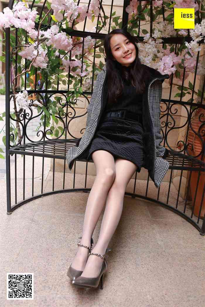 [IESS异思趣向] 2018.03.05 丝享家182：《婉萍街拍灰丝》婉萍 [99P/49MB]