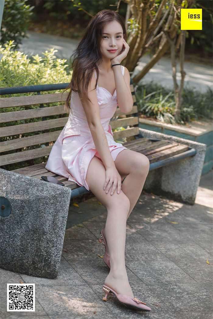 [IESS异思趣向] 2018.09.13 丝享家315：《小羽公园阳光浴》小羽 [83P/61.2MB]