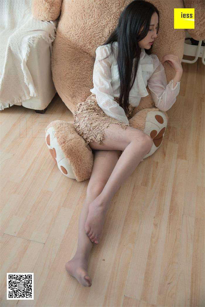 [IESS异思趣向] 2018.08.23 丝享家301：《大熊也喜欢灰丝》文欣 [90P/34.9MB]