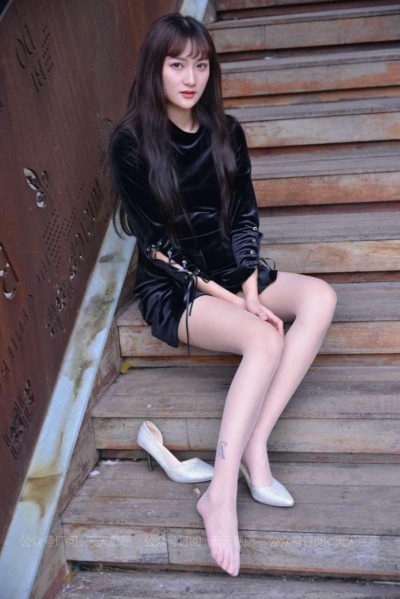 [IESS异思趣向] 2021.04.30 丝享家 793：潇潇《楼梯上的黑色绑带》[82P/113MB]