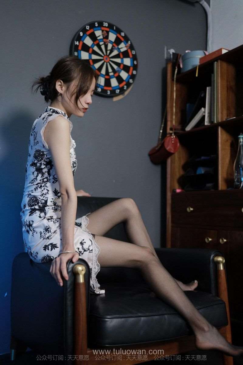 [IESS异思趣向] 2021.09.06 丝享家 911：小六《性感旗袍秀》[92P/141MB]