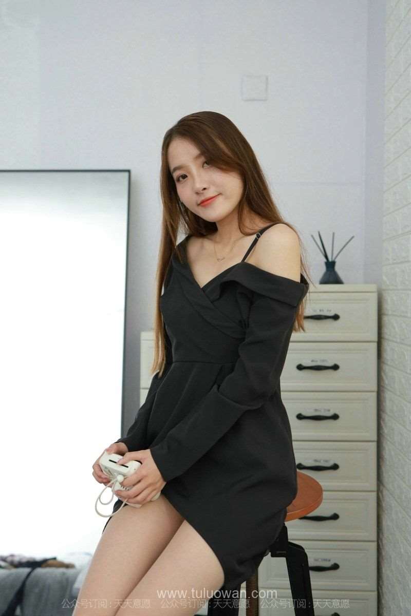 [IESS异思趣向] 2021.10.12 丝享家 945：婉苹《性感露肩短裙》[95P/126MB]