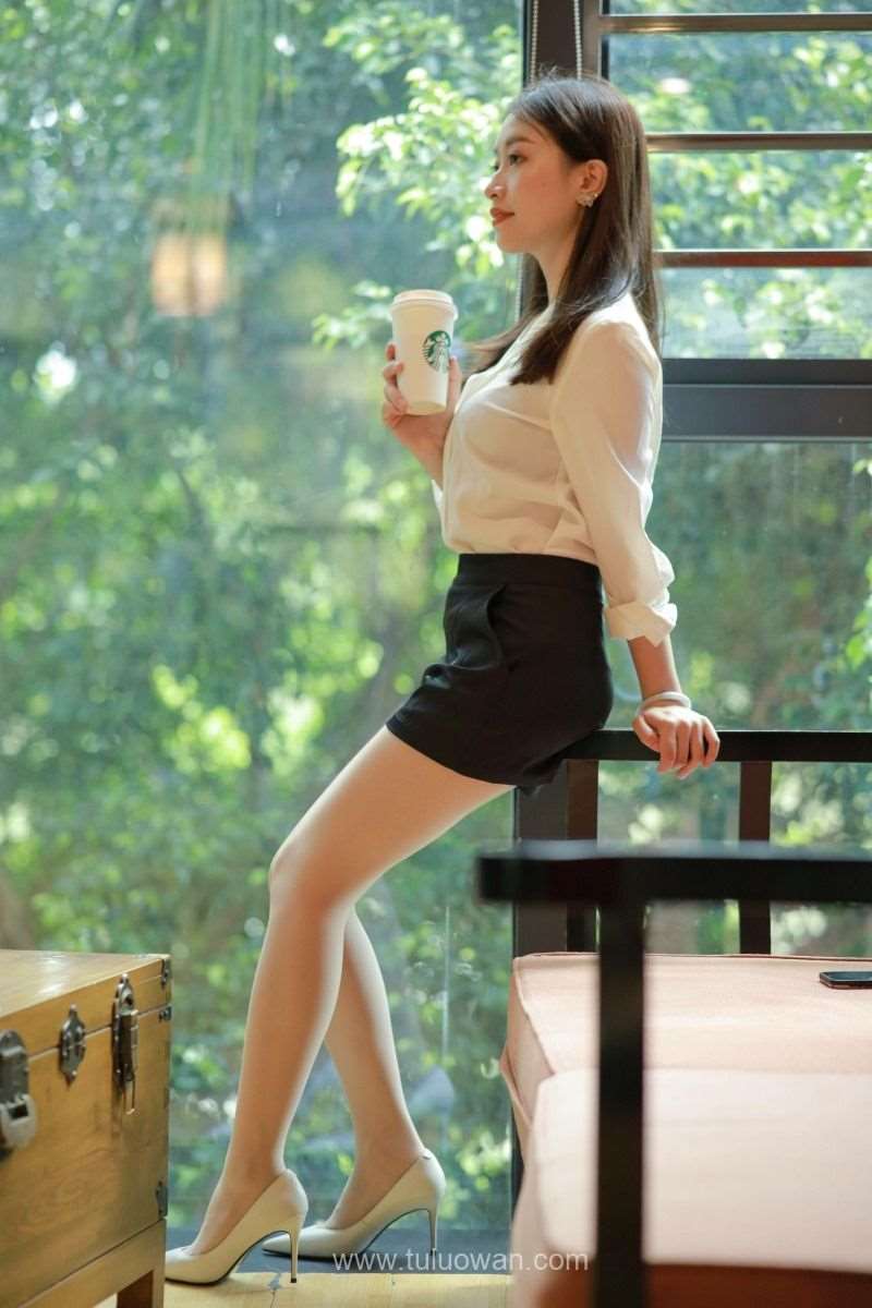 [IESS异思趣向] 2021.11.03 丝享家 964：小婕《沙发上的佳人》[101P/115MB]