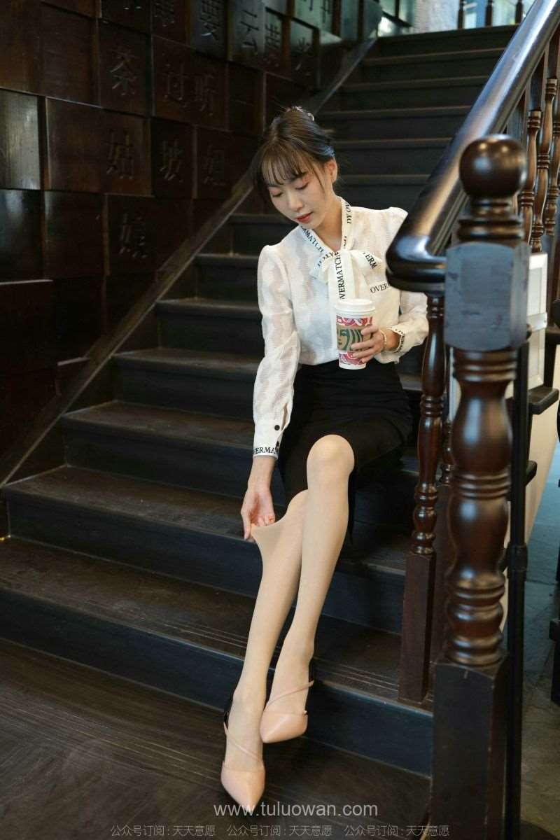 [IESS异思趣向] 2022.01.01 丝享家 981：团团《气质一步裙》[91P/109MB]