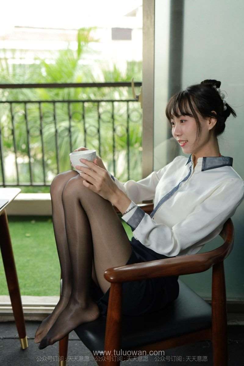 [IESS异思趣向] 2021.11.14 丝享家 974：团团《长腿打字员》[99P/111MB]