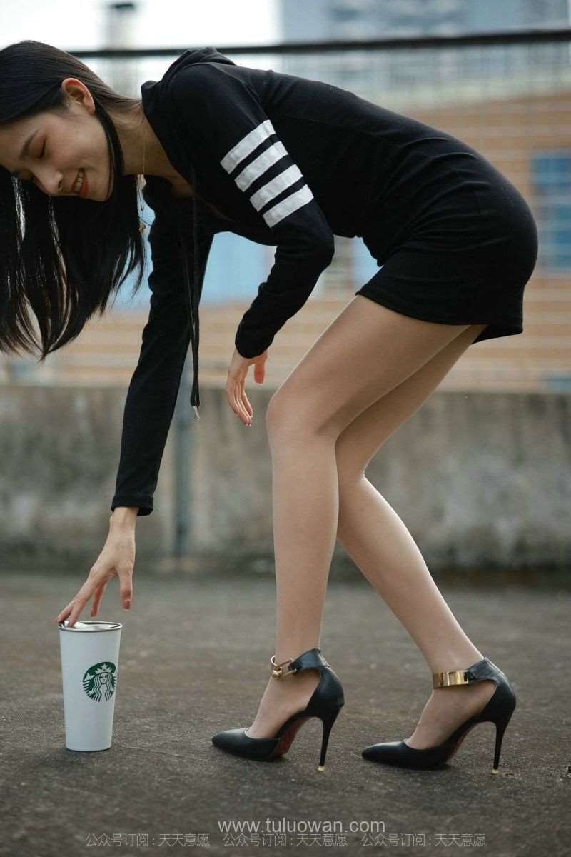 [IESS异思趣向] 2021.11.06 丝享家 967：美子《天台大长腿》[77P/80MB]