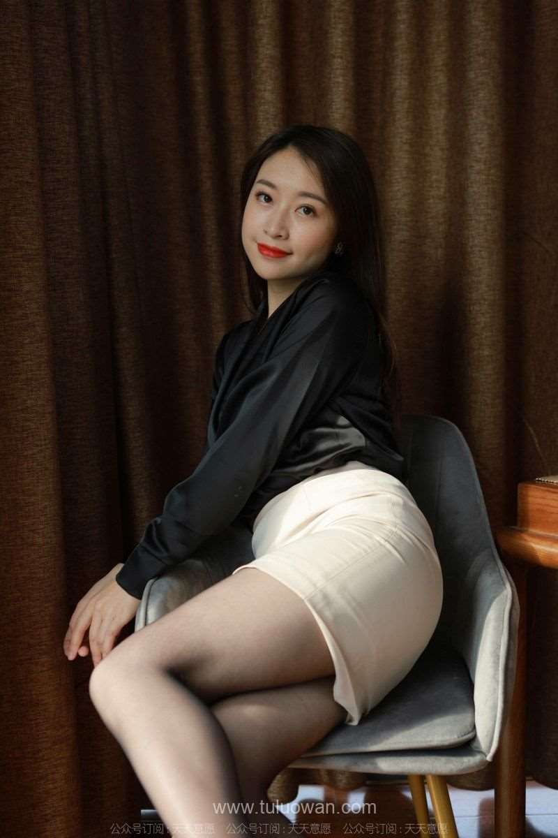 [IESS异思趣向] 2022.2.4 丝享家 996：小婕《黑丝职业装》[87P/122MB]