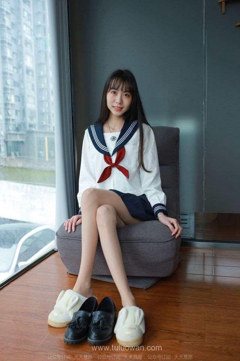 [IESS异思趣向] 2022.3.3 丝享家 1018：团团《可爱JK装》[82P/97MB]