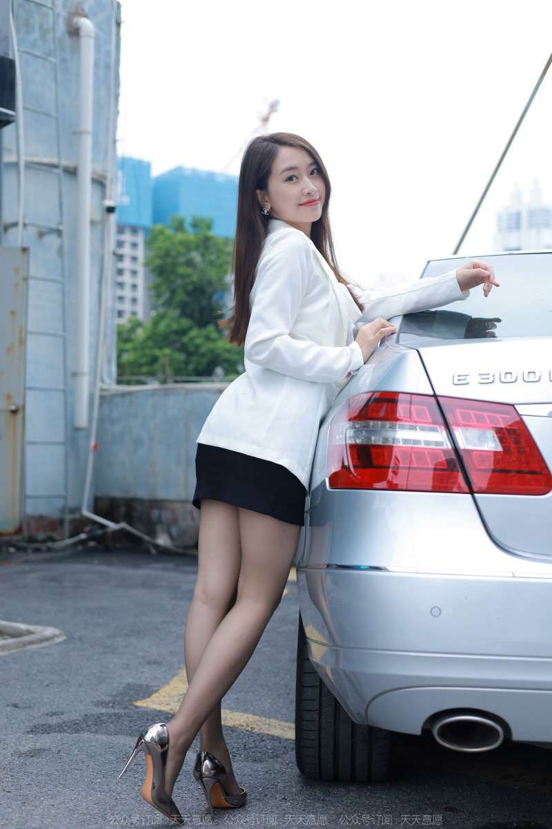 [IESS异思趣向] 2022.6.11 丝享家 1114：小婕《冷艳嘿丝》[82P/131MB]