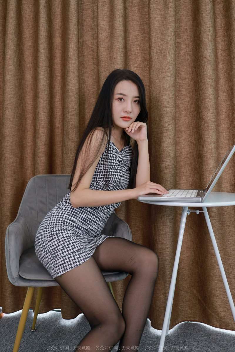 [IESS异思趣向] 2022.8.2 丝享家 1165：婉萍《嘿丝打字员》[71P/119MB]