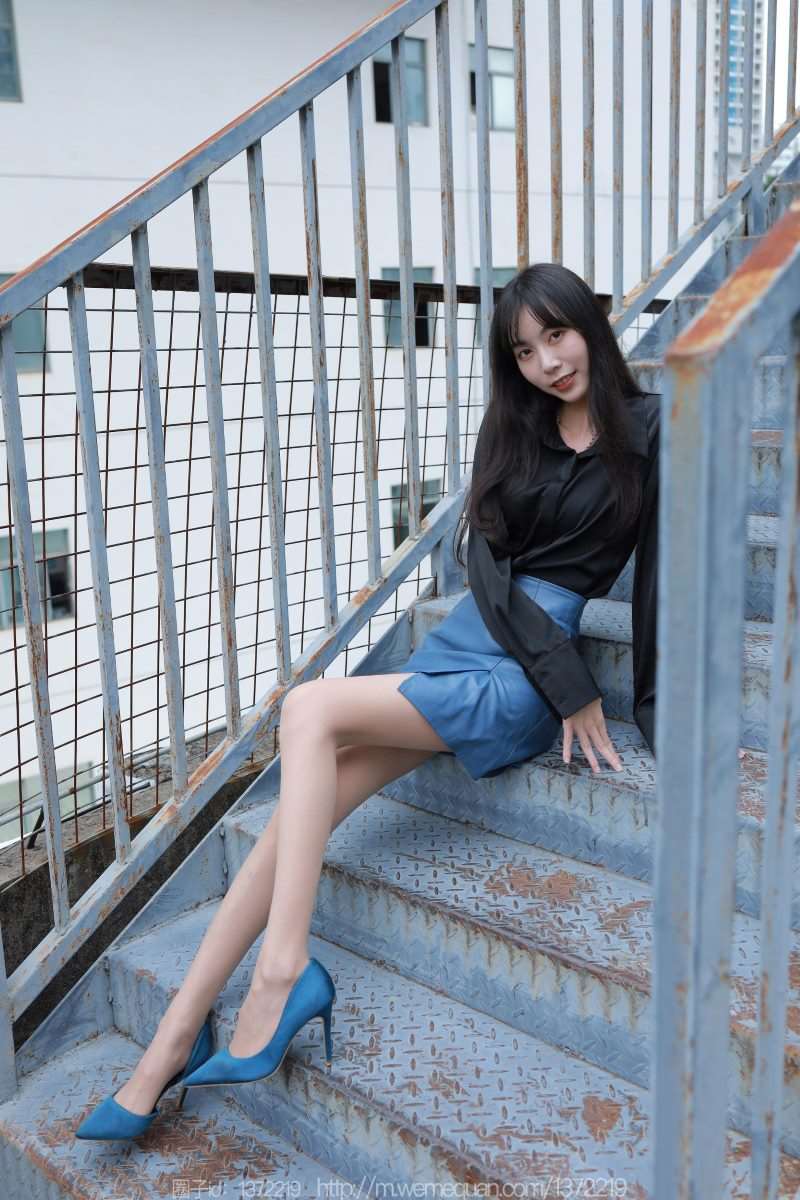 [IESS异思趣向] 2022.12.18 丝享家 1302 团团《迷人的蓝色》[84P/106MB]