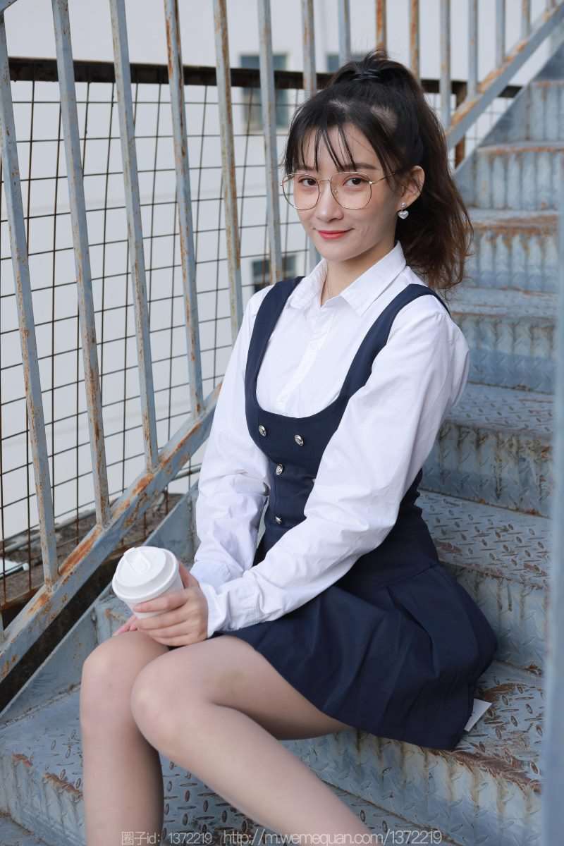 [IESS异思趣向] 2022.12.13 丝享家 1297 秋秋《楼梯偶遇婉萍》[79P/89MB]