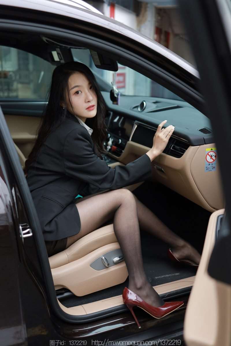 [IESS异思趣向] 2023.1.11 丝享家 1326 婉萍《美女专车》[88P/89MB]