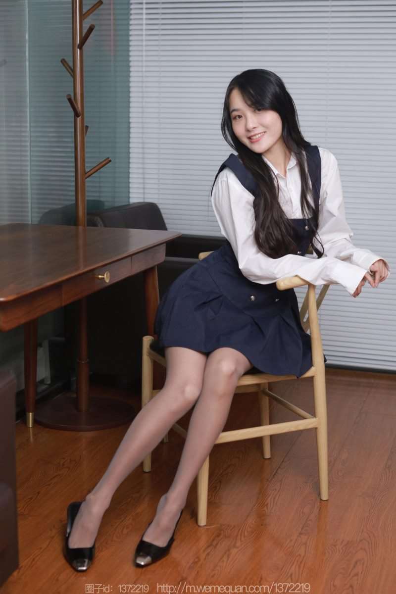 [IESS异思趣向] 2023.1.2 丝享家 1317 婉萍《学院短裙》[79P/78MB]