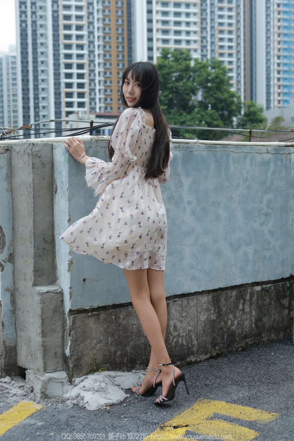[IESS异思趣向] 2023.10.15 丝享家 1559 团团《风吹裙子》[82P/82MB]