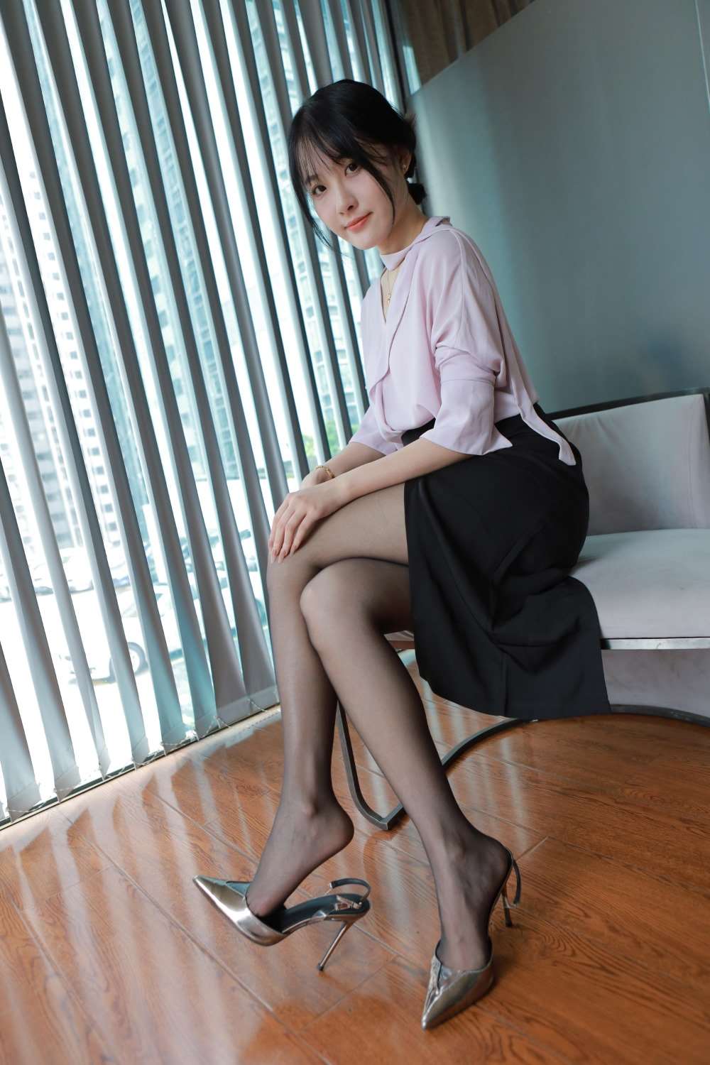[IESS异思趣向] 2024.06.28 丝享家 1780 婉萍《职业黑丝》[88P/69MB]