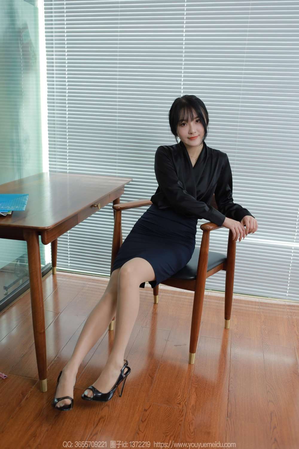 [IESS异思趣向] 2024.07.19 丝享家 1798 婉萍《黑色衬衣》[88P/67MB]