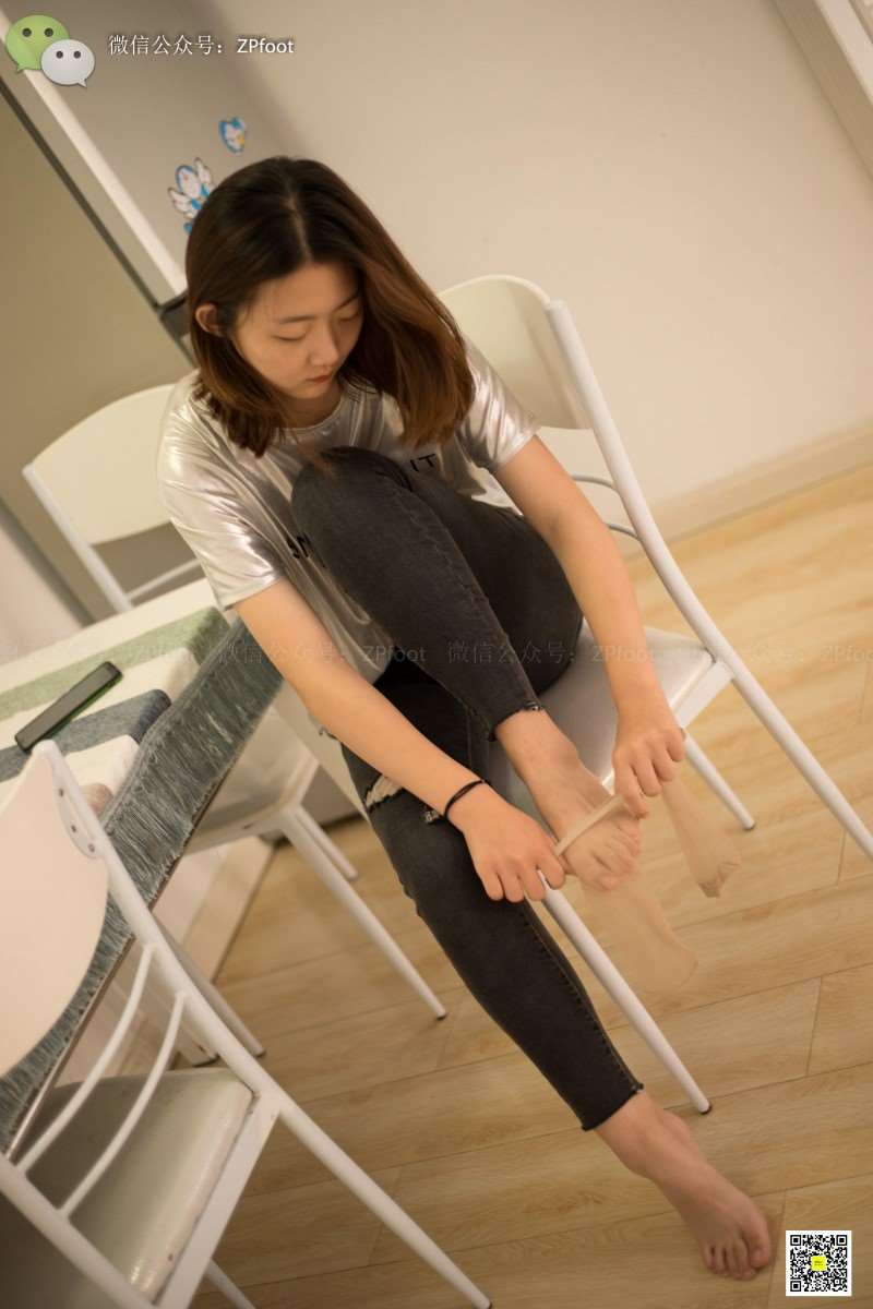 [LSS山茶摄影] NO.055 肉丝.裸足 [82P/225MB]