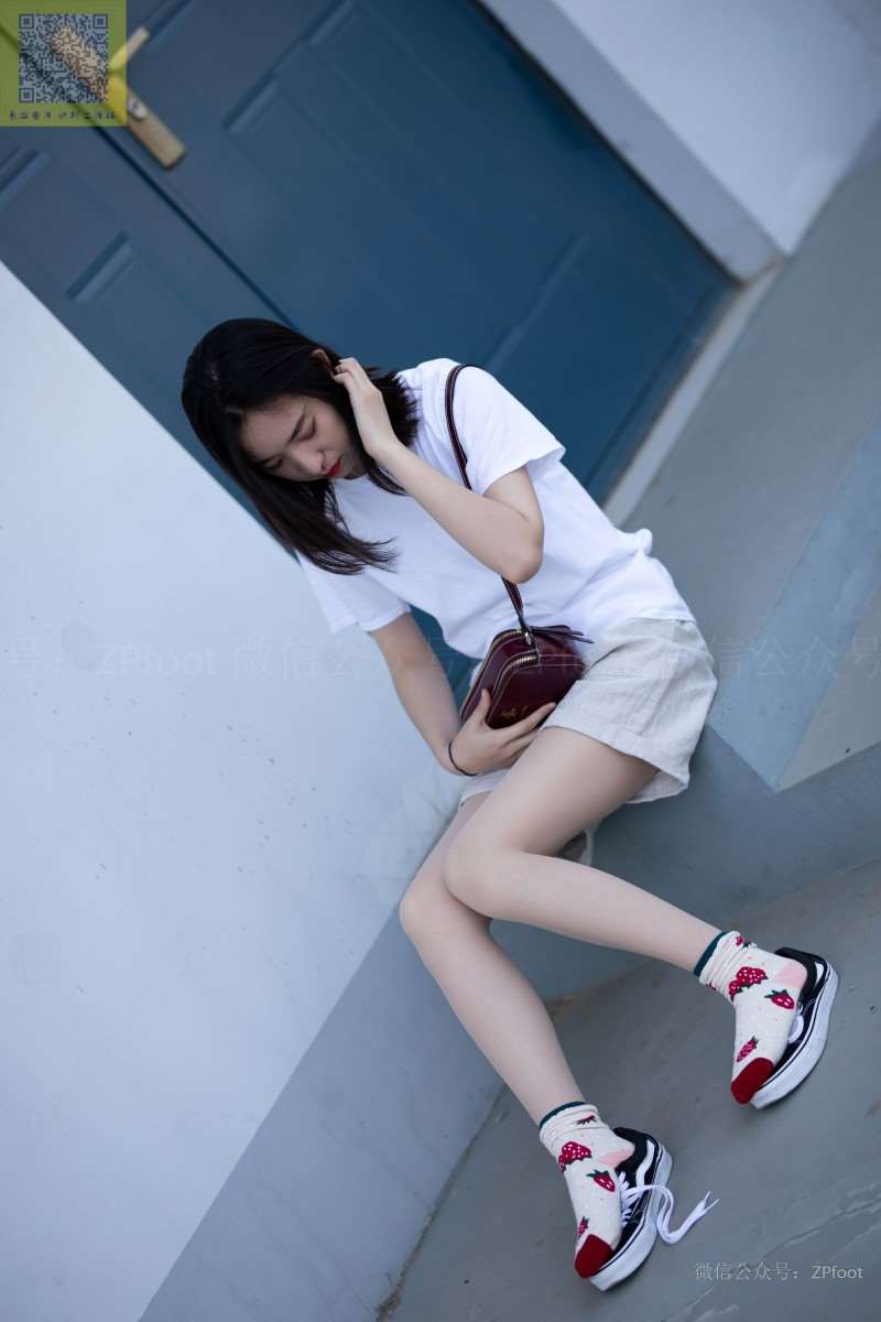 [LSS山茶摄影] NO.141 学妹操场肉丝 [89P/276MB]