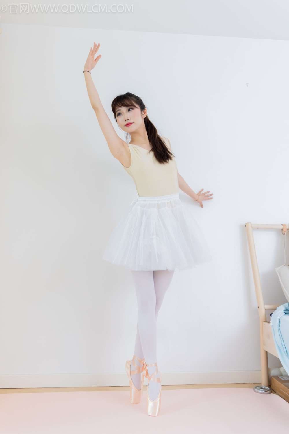 物恋传媒 NO.2307 泡泡-振翅欲飞 [166P/1V/5.90G]