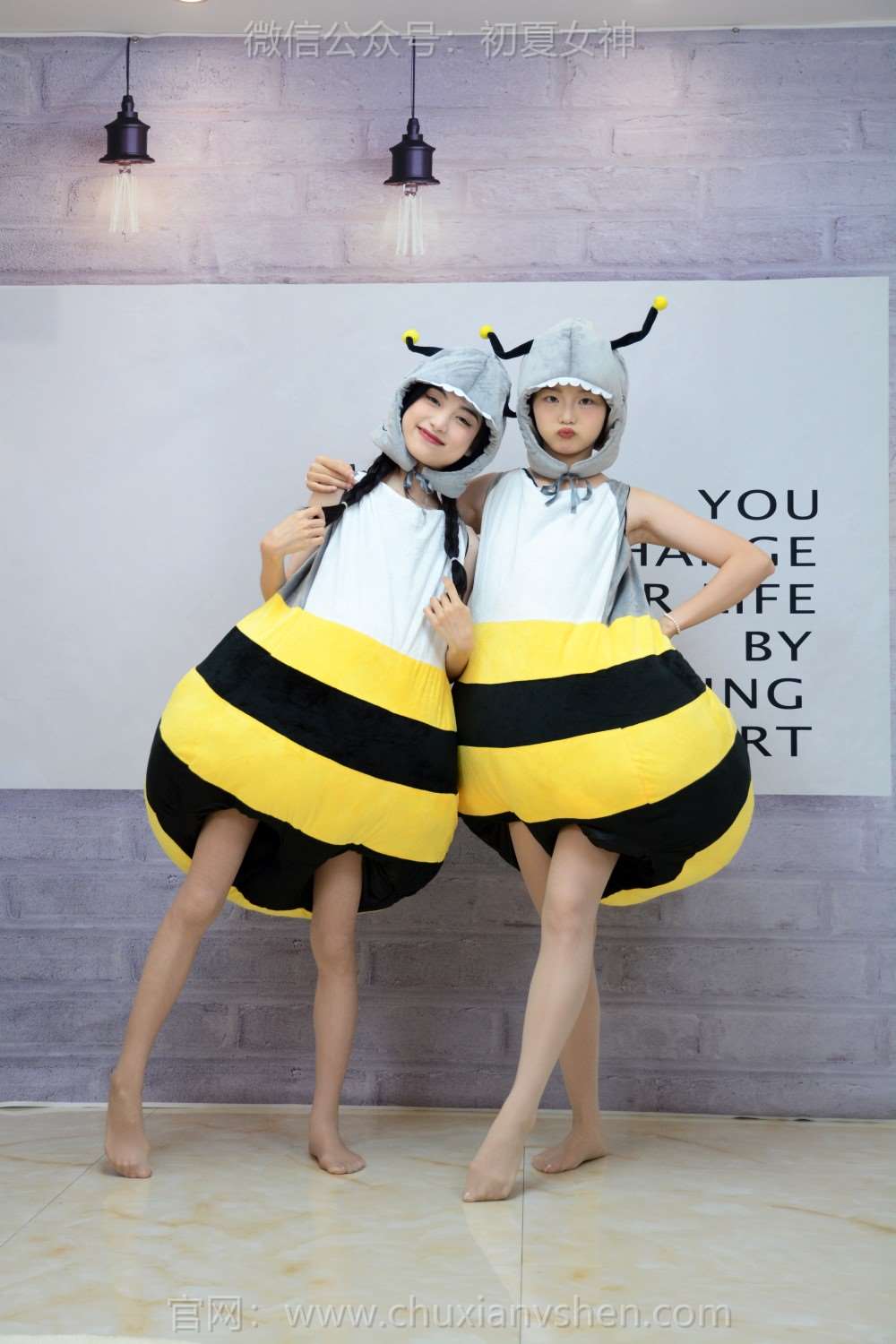 [初夏女神] NO.278 柒柒&双双~《两只小蜜蜂》飞在花丛中，飞呀、飞呀~ [140P/1V/6.27G]